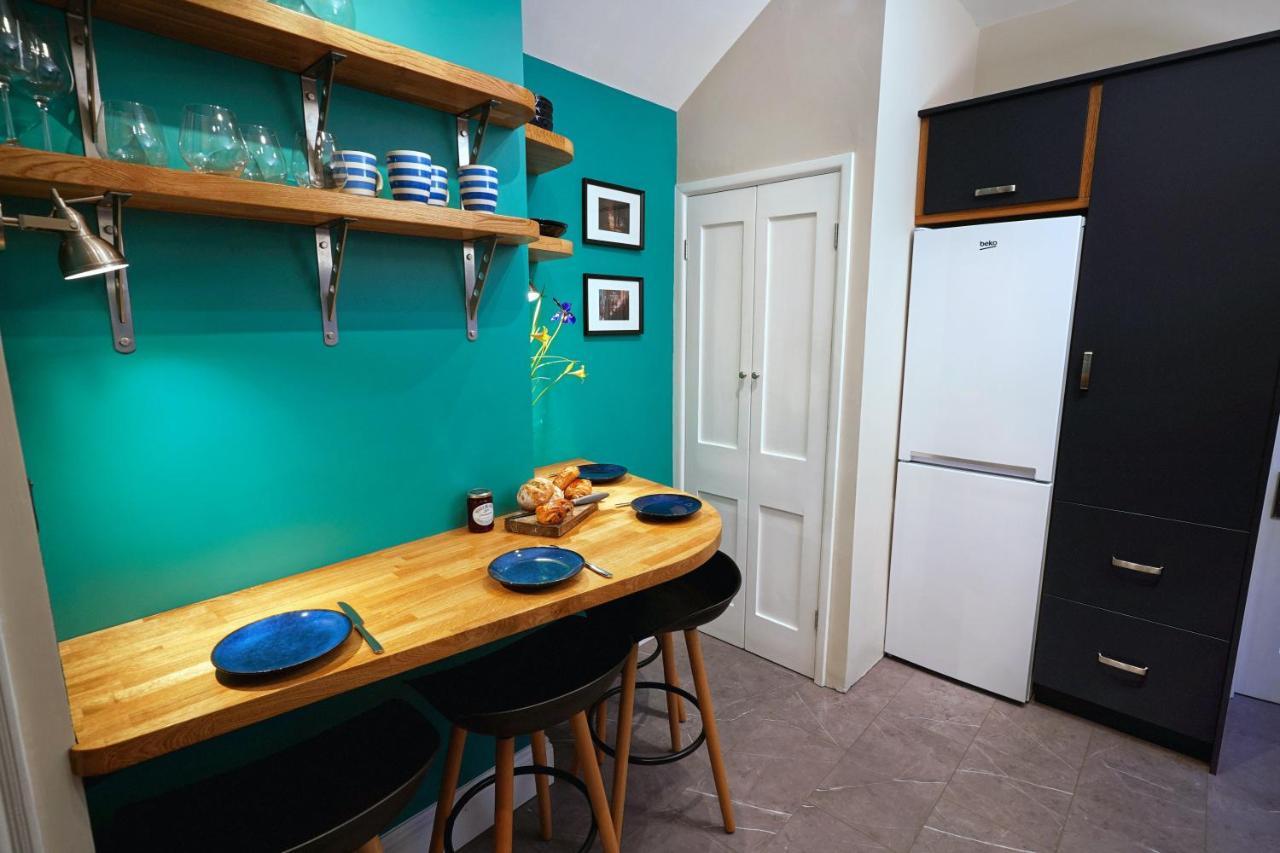 Апартаменты Tastefully Decorated 1-Bed With Free Parking - At Hem Винчестер Экстерьер фото